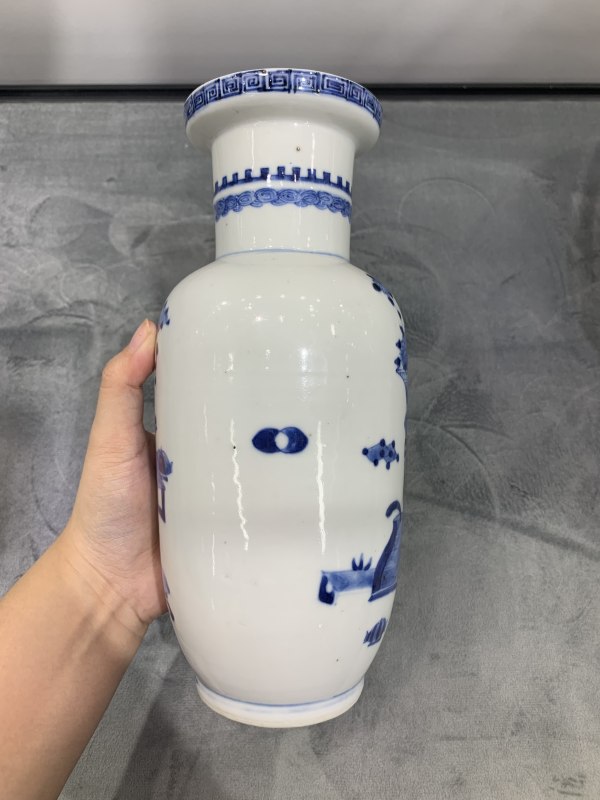 清晚期青花吕布戏貂蝉棒槌瓶 - 图4