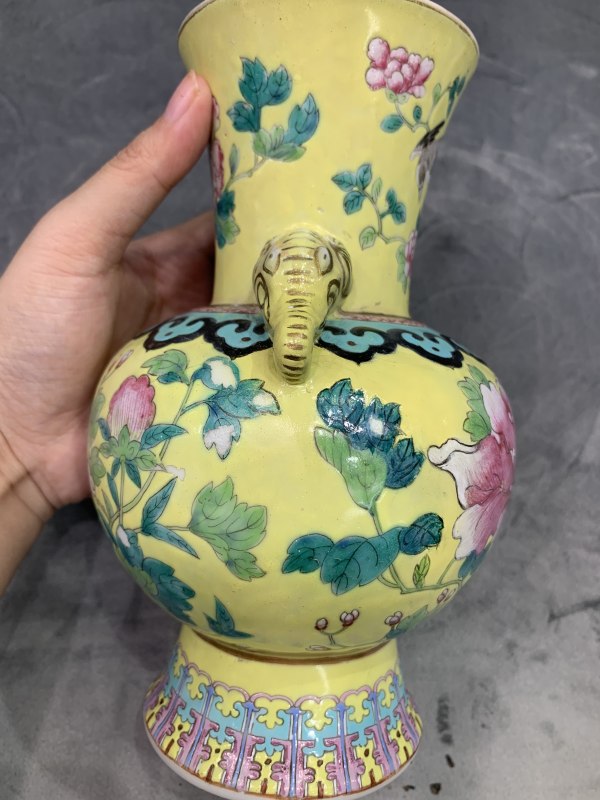 清光绪黄地粉彩花鸟纹象耳尊 - 图4