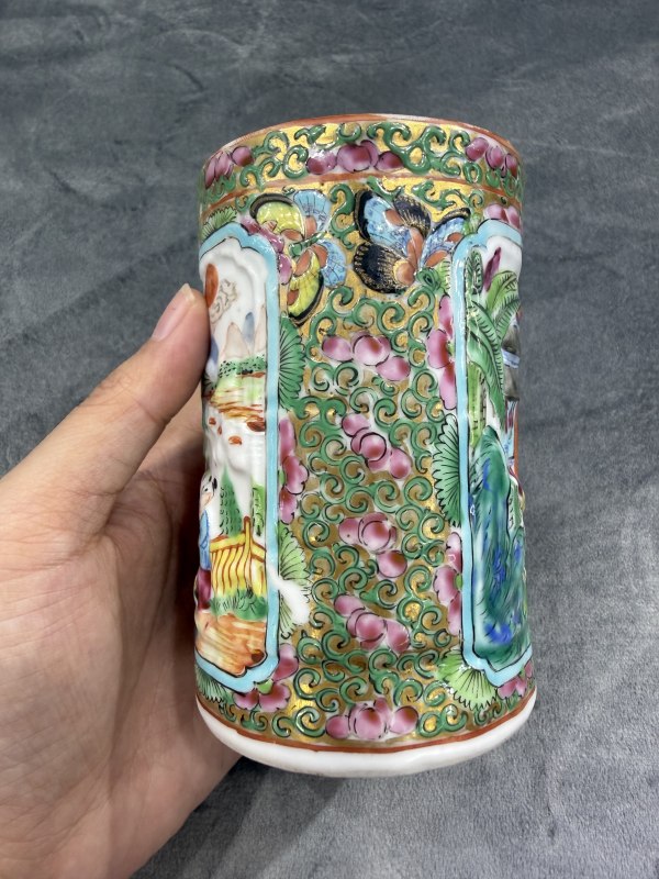清晚期广彩连生贵子图模印小笔筒 - 图3