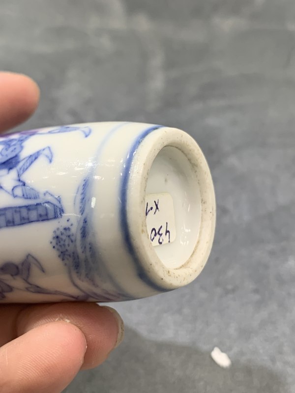 清晚期青花旗开得胜人物故事纹鼻烟壶 - 图10