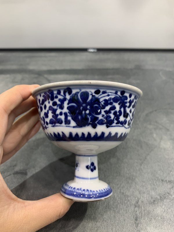 清乾隆青花缠枝花卉纹高足杯 - 图3