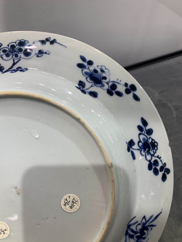 清康熙青花合家欢人物故事纹折沿盘 - 图12