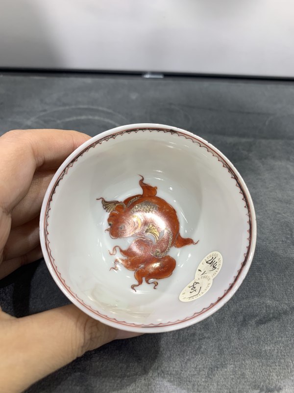 清雍正墨彩矾红描金外葡萄纹内金玉满堂纹小杯 - 图6