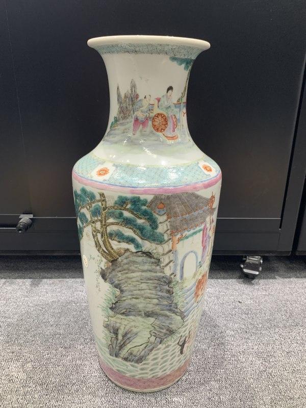 清晚期粉彩水漫金山人物故事纹棒槌瓶 - 图3