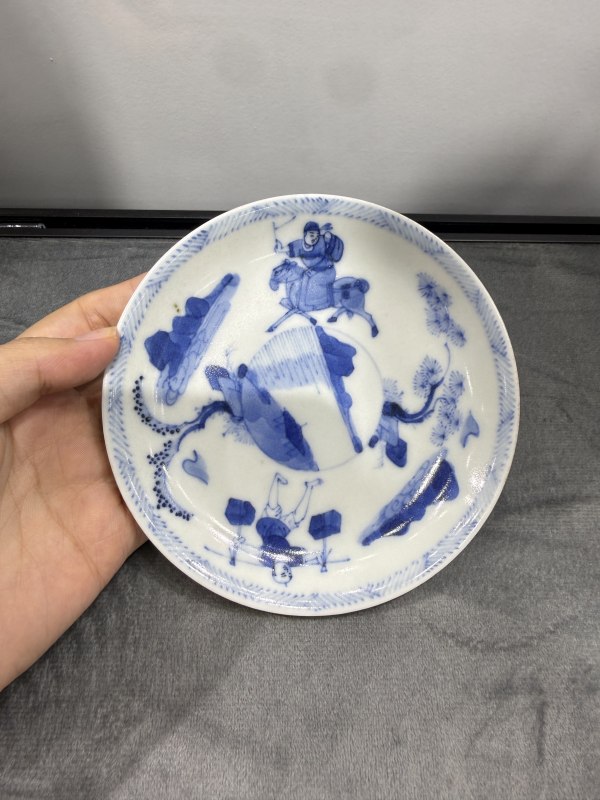 清康熙青花货郎图杯碟一套 - 图2