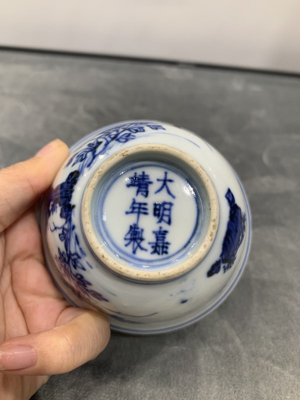 明嘉靖青花仿成窑三秋纹杯 - 图7