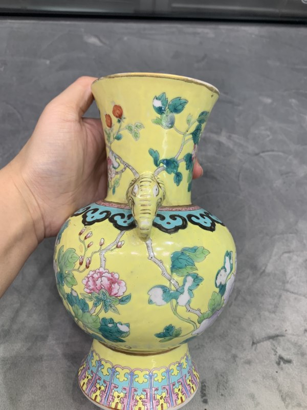 清光绪黄地粉彩花鸟纹象耳尊 - 图5