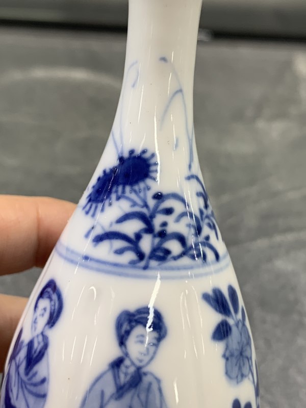 清康熙青花四美图瓜棱小胆瓶 - 图7