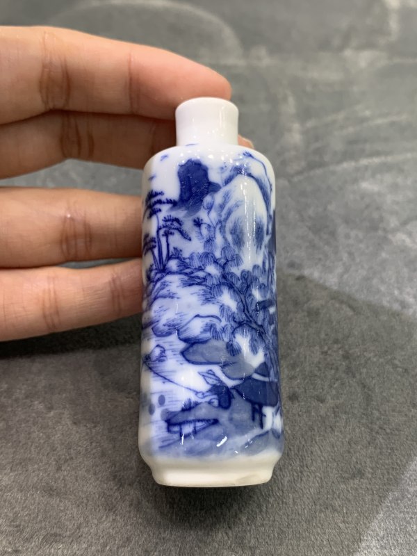 清晚期青花寒江独钓纹鼻烟壶 - 图5