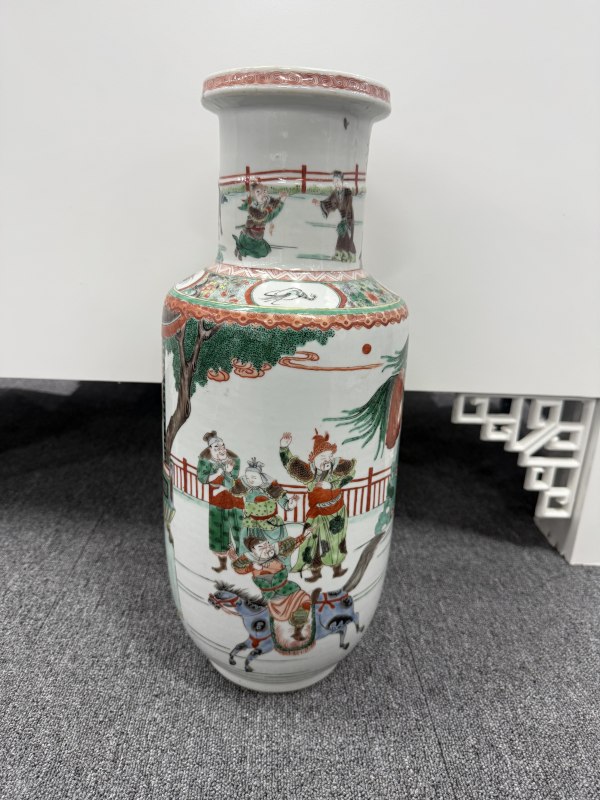 清晚期五彩沙场点兵故事纹棒槌瓶 - 图3