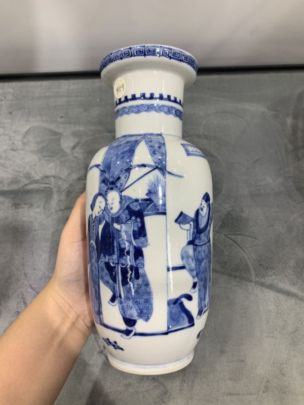 清晚期青花吕布戏貂蝉棒槌瓶 - 图6
