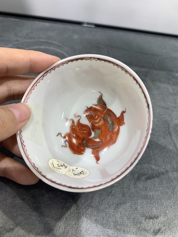 清雍正墨彩矾红描金外葡萄纹内金玉满堂纹小杯 - 图7