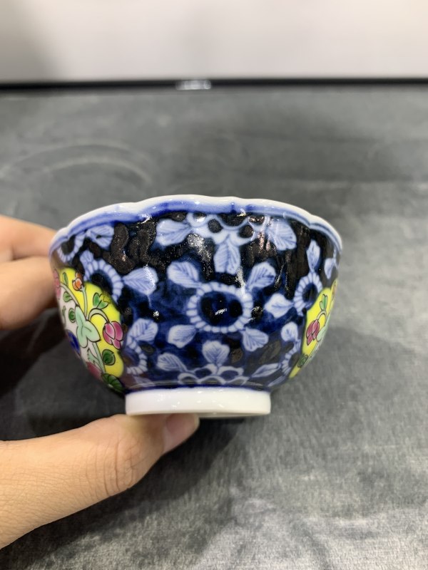 清乾隆青花留白开光粉彩莲花观音纹杯碟一套 - 图5