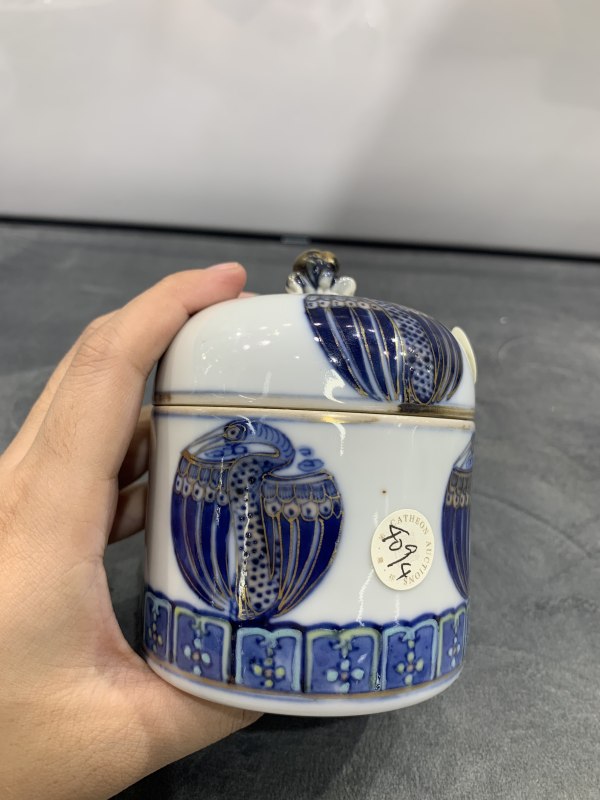 清晚期青花描金团鹤纹寿桃形钮盖盒 - 图5