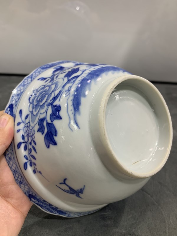 清中期青花洞石牡丹花卉纹花口折腰盖碗 - 图9