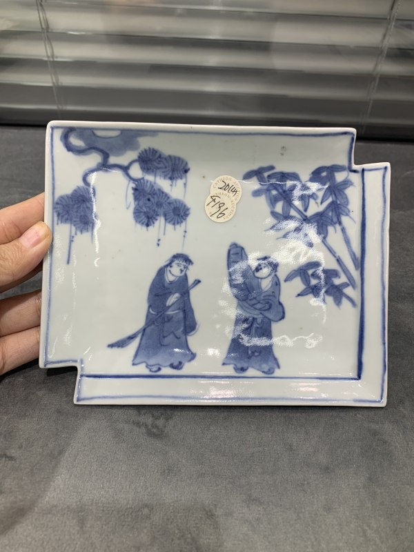 清中期青花和合二仙纹方胜形盘 - 图2