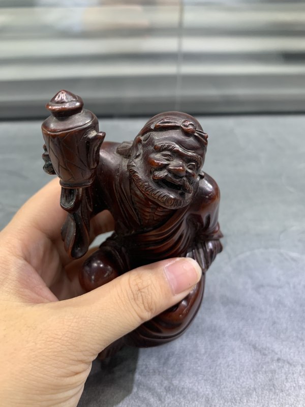 清木雕铁拐李像 - 图3