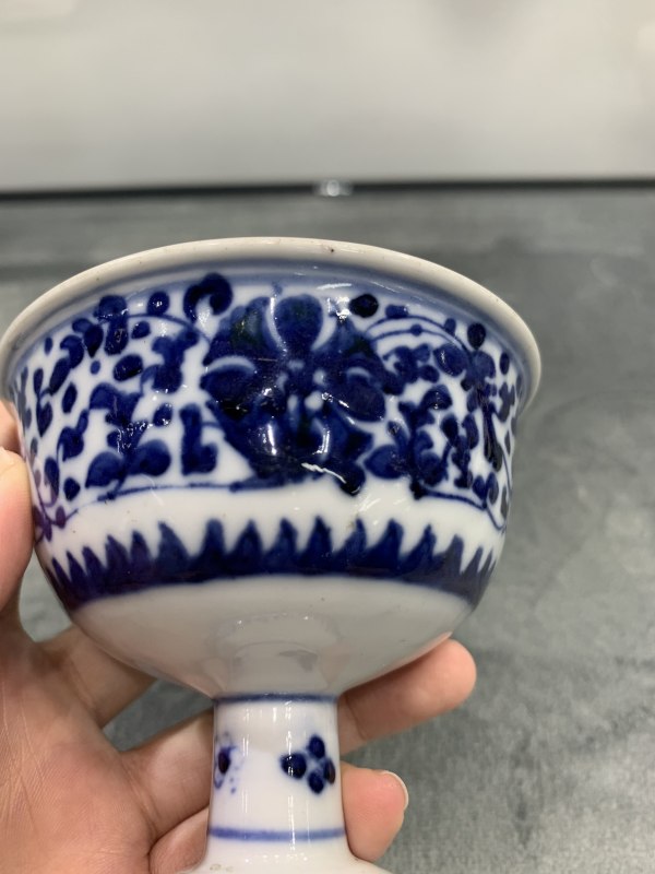清乾隆青花缠枝花卉纹高足杯 - 图12