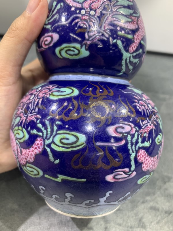 清晚期霁蓝釉粉彩龙纹葫芦瓶 - 图10