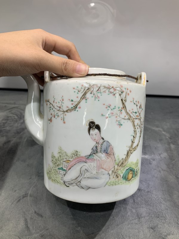民国粉彩桃花美人图壶 - 图2