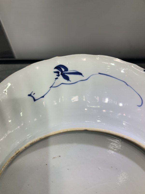 清康熙青花开光雉鸡牡丹纹花口大盘 - 图7