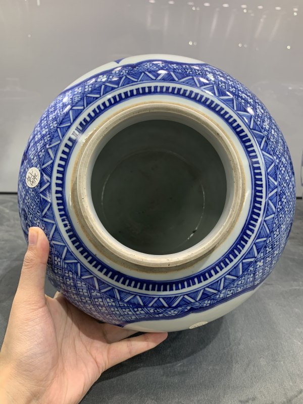 清康熙青花锦地开光天马献禄瑞兽纹罐 - 图6
