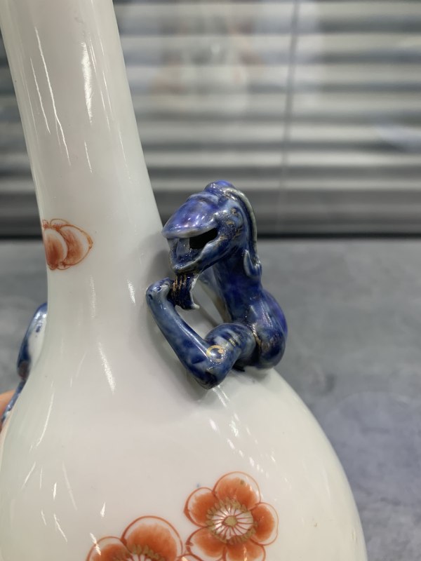清康熙青花矾红描金盘螭长颈瓶 - 图8