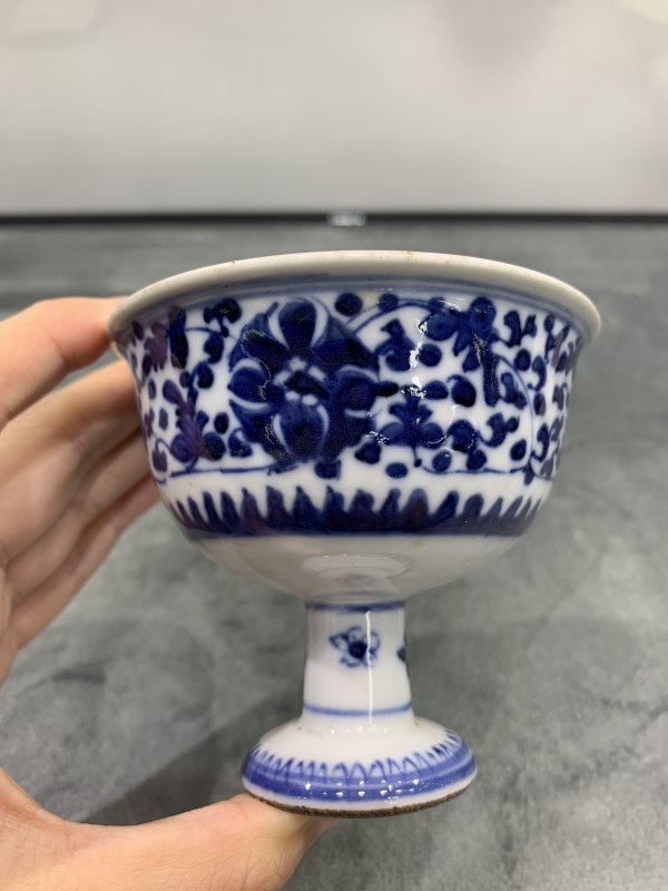 清乾隆青花缠枝花卉纹高足杯 - 图5