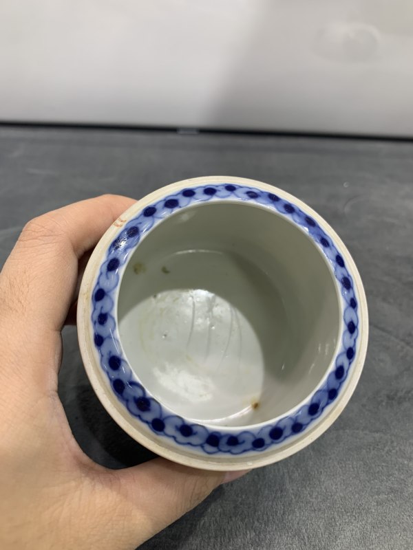 清晚期青花描金团鹤纹寿桃形钮盖盒 - 图6