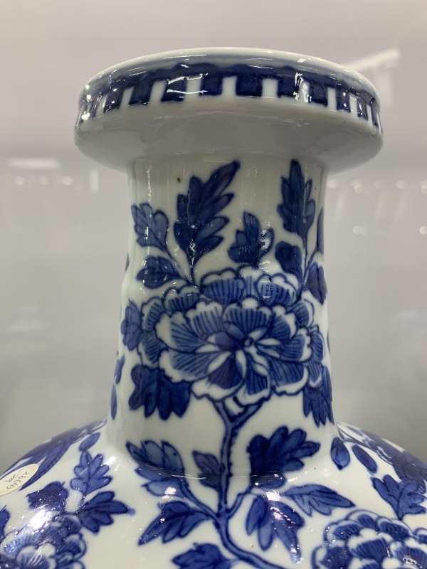 清晚期青花龙穿花棒槌瓶 - 图11