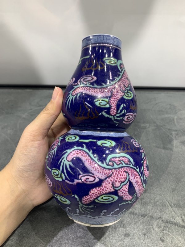清晚期霁蓝釉粉彩龙纹葫芦瓶 - 图4