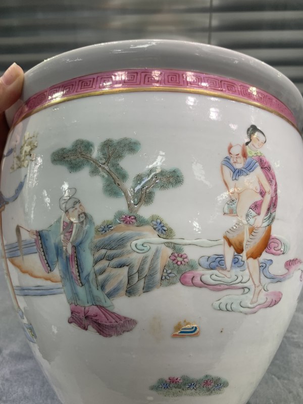 清晚期粉彩钟馗嫁妹图案缸 - 图7