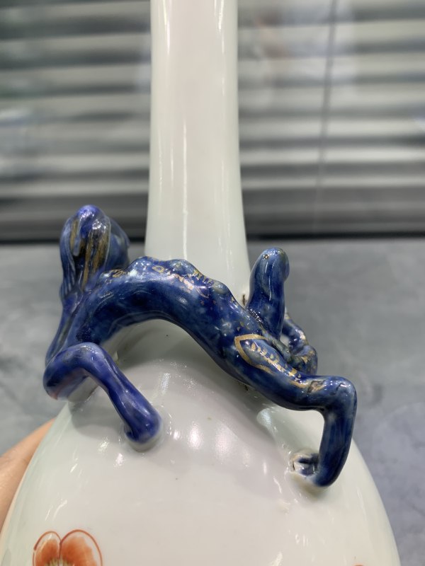 清康熙青花矾红描金盘螭长颈瓶 - 图9