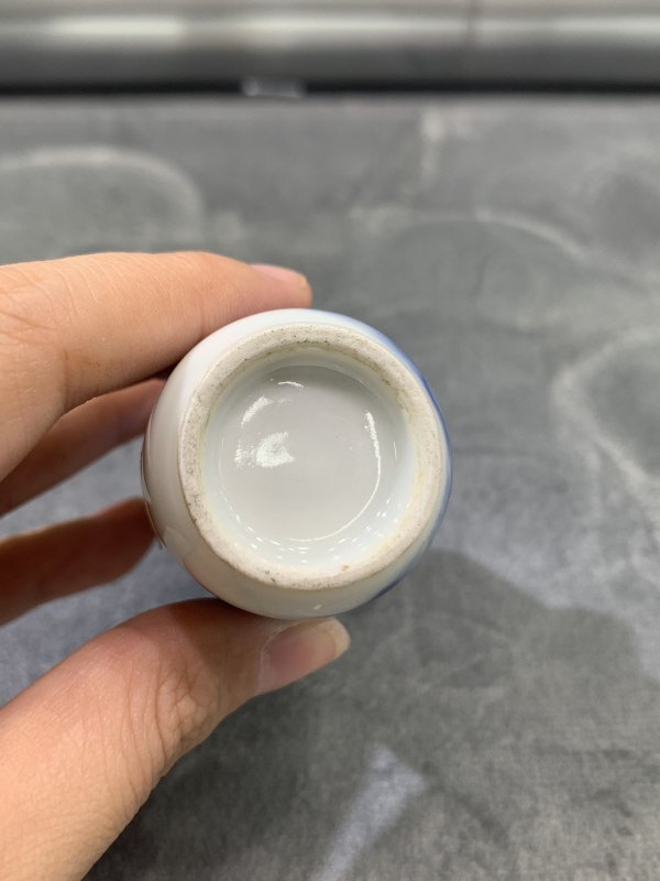 清晚期青花高士对谈图鼻烟壶 - 图8
