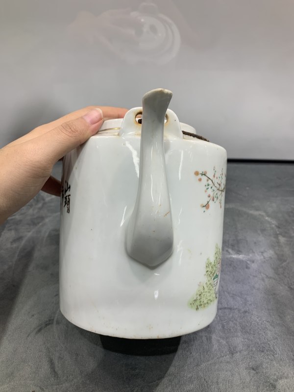 民国粉彩桃花美人图壶 - 图3