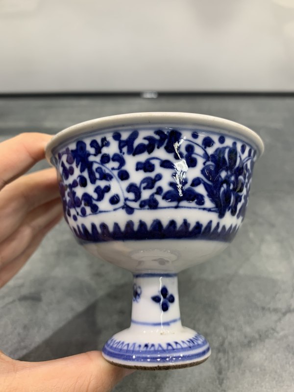 清乾隆青花缠枝花卉纹高足杯 - 图6