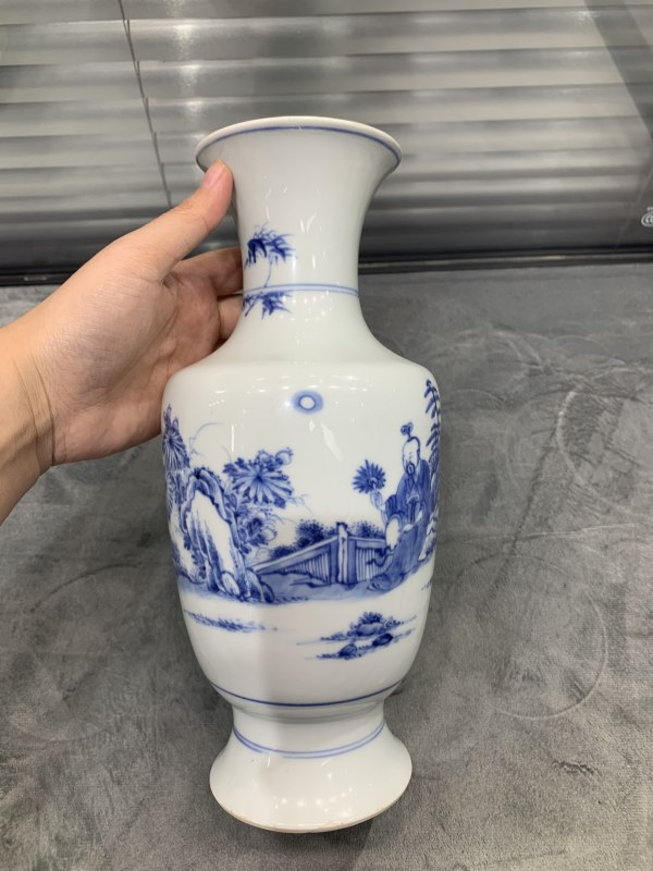 清雍正青花陶渊明爱菊图诗文琵琶尊 - 图2
