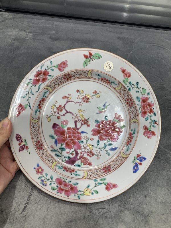 清雍正粉彩蝶恋花折沿盘 - 图2