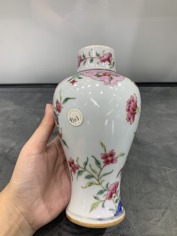 清晚期粉彩富贵大吉图瓶 - 图4