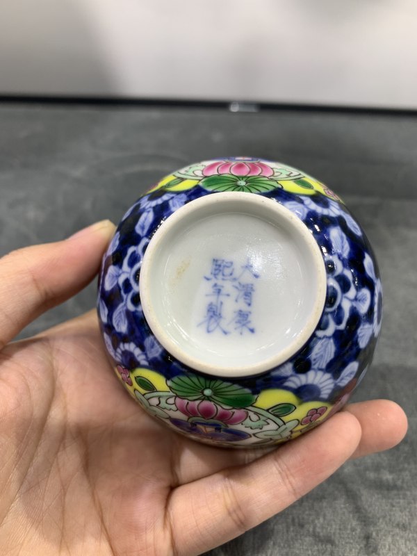 清乾隆青花留白开光粉彩莲花观音纹杯碟一套 - 图7