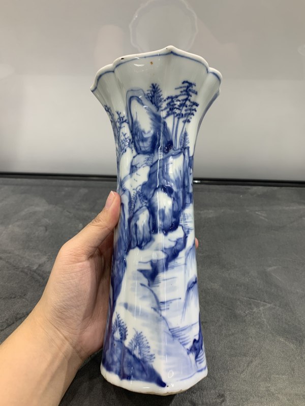 清康熙青花山水楼阁纹海棠形花觚 - 图3