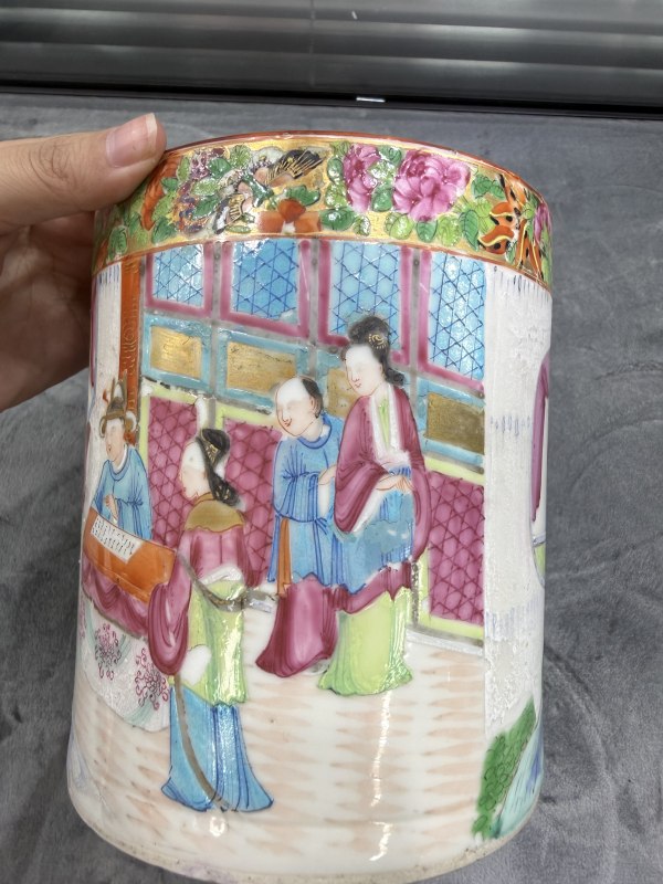 清晚期广彩合家欢大笔筒 - 图5