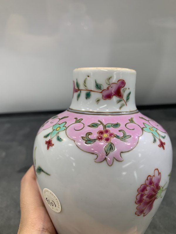 清晚期粉彩富贵大吉图瓶 - 图10