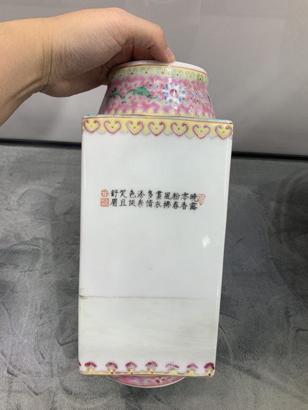 民国粉彩仕女人物故事纹四方琮式瓶 - 图4
