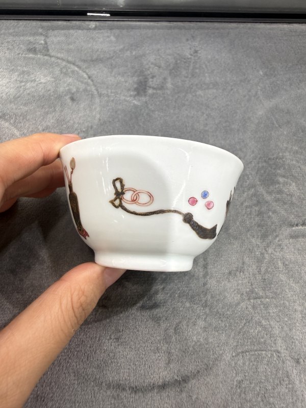 清雍正广珐琅墨彩炉瓶三事纹小杯 - 图4