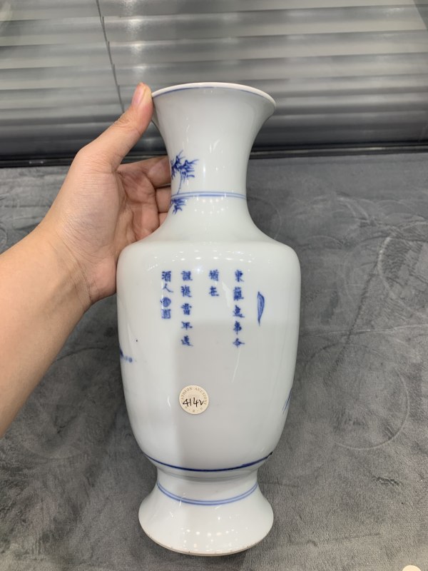 清雍正青花陶渊明爱菊图诗文琵琶尊 - 图3