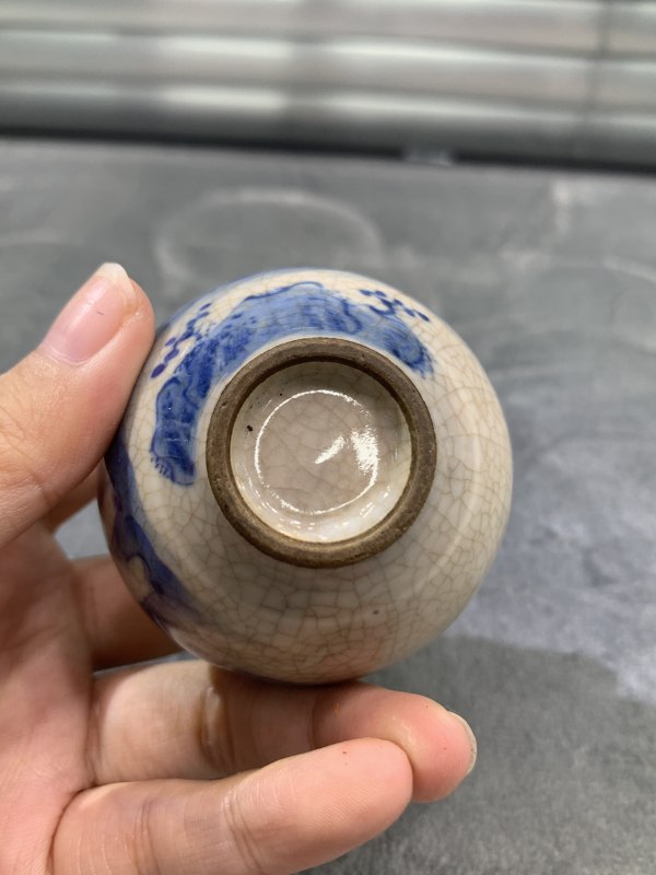 清晚期哥釉青花婴戏纹鼻烟壶（包铜口） - 图8