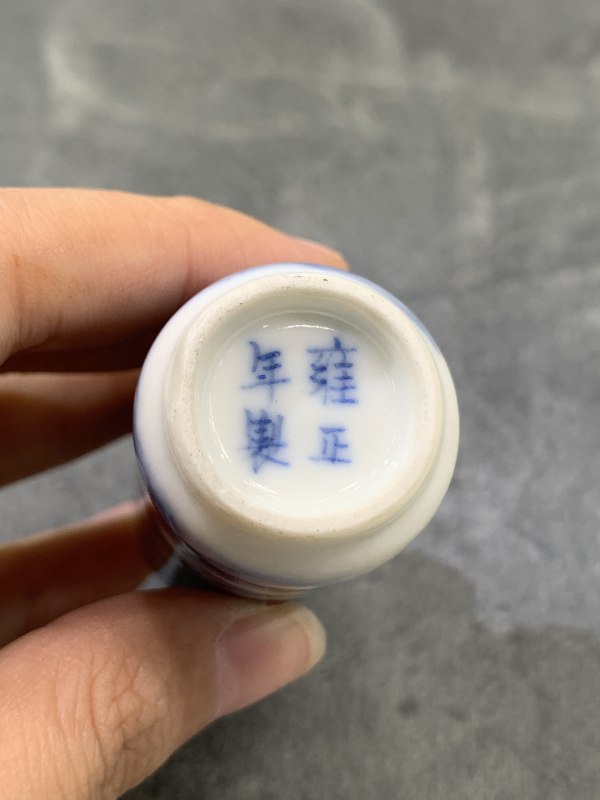 清晚期青花寒江独钓纹鼻烟壶 - 图9