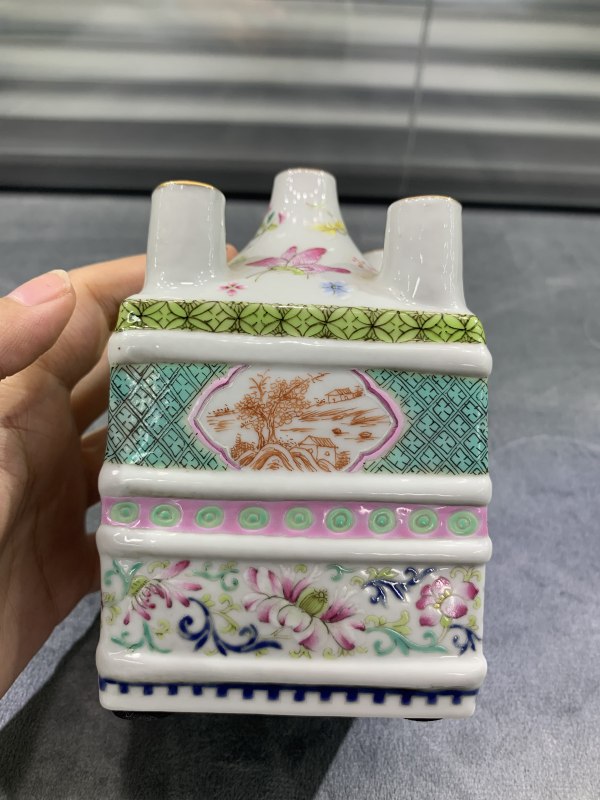 清晚期粉彩开光山水纹五孔花插 - 图2