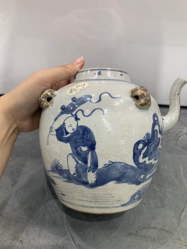 清康熙青花婴戏纹四兽耳系壶 - 图2